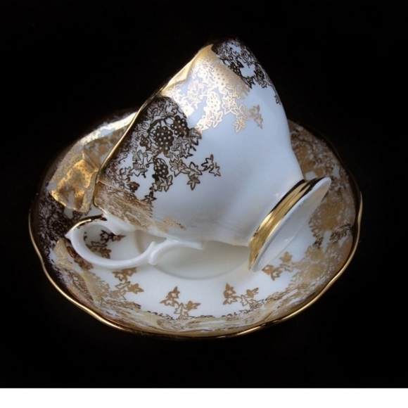 VINTAGE 4 piecea total Albert footed teacup grapevine pattern 22k gold gilt - Picture 8 of 10